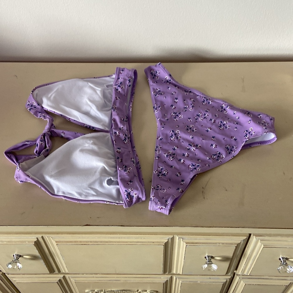 Bikini - Picture 2 of 3